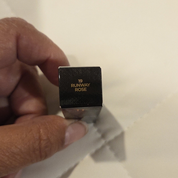 Tom Ford Lipstick - RUNWAY ROSE .03 Sample SIZE - Picture 2 of 5